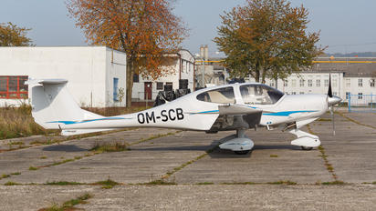 OM-SCB - SkyService Flying School Diamond DA 40 Diamond Star
