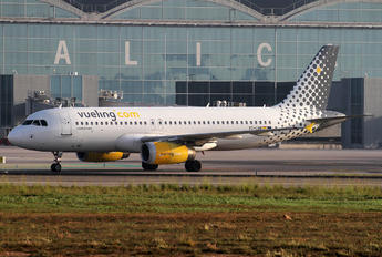 EC-LQN - Vueling Airlines Airbus A320