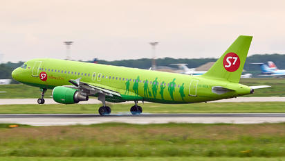 VQ-BOA - S7 Airlines Airbus A320
