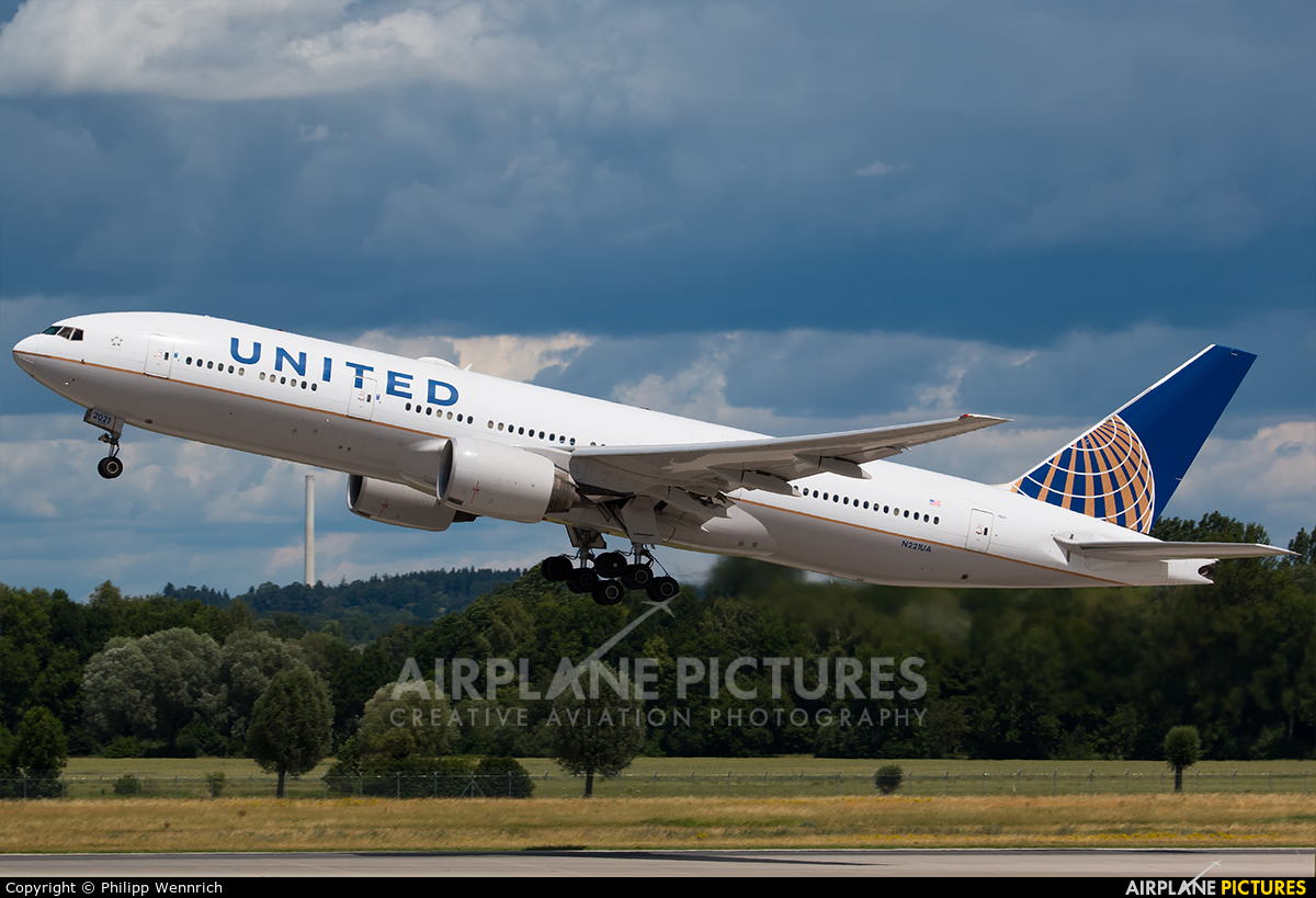 United Airlines N221UA aircraft at Munich