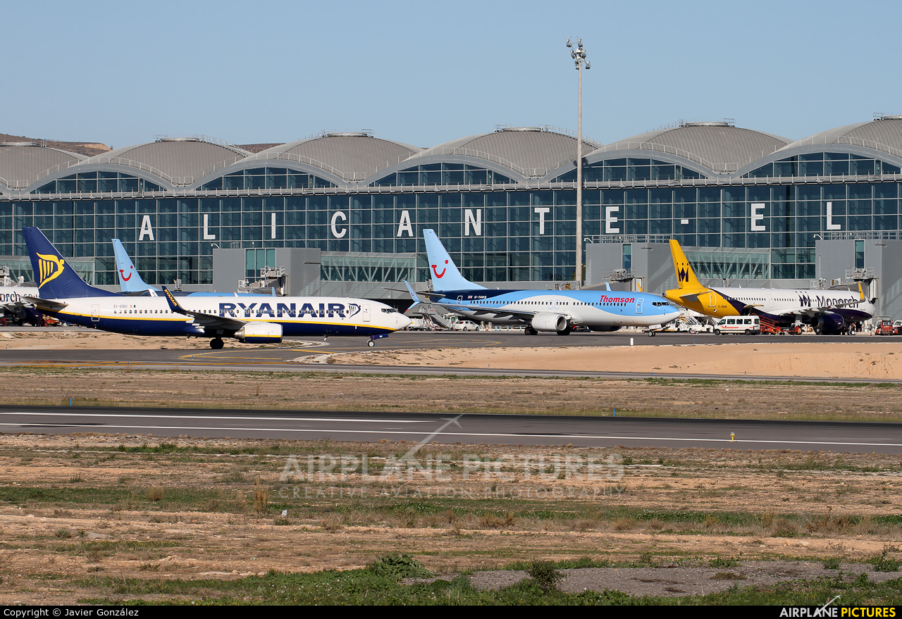 - Airport Overview LEAL aircraft at Alicante - El Altet