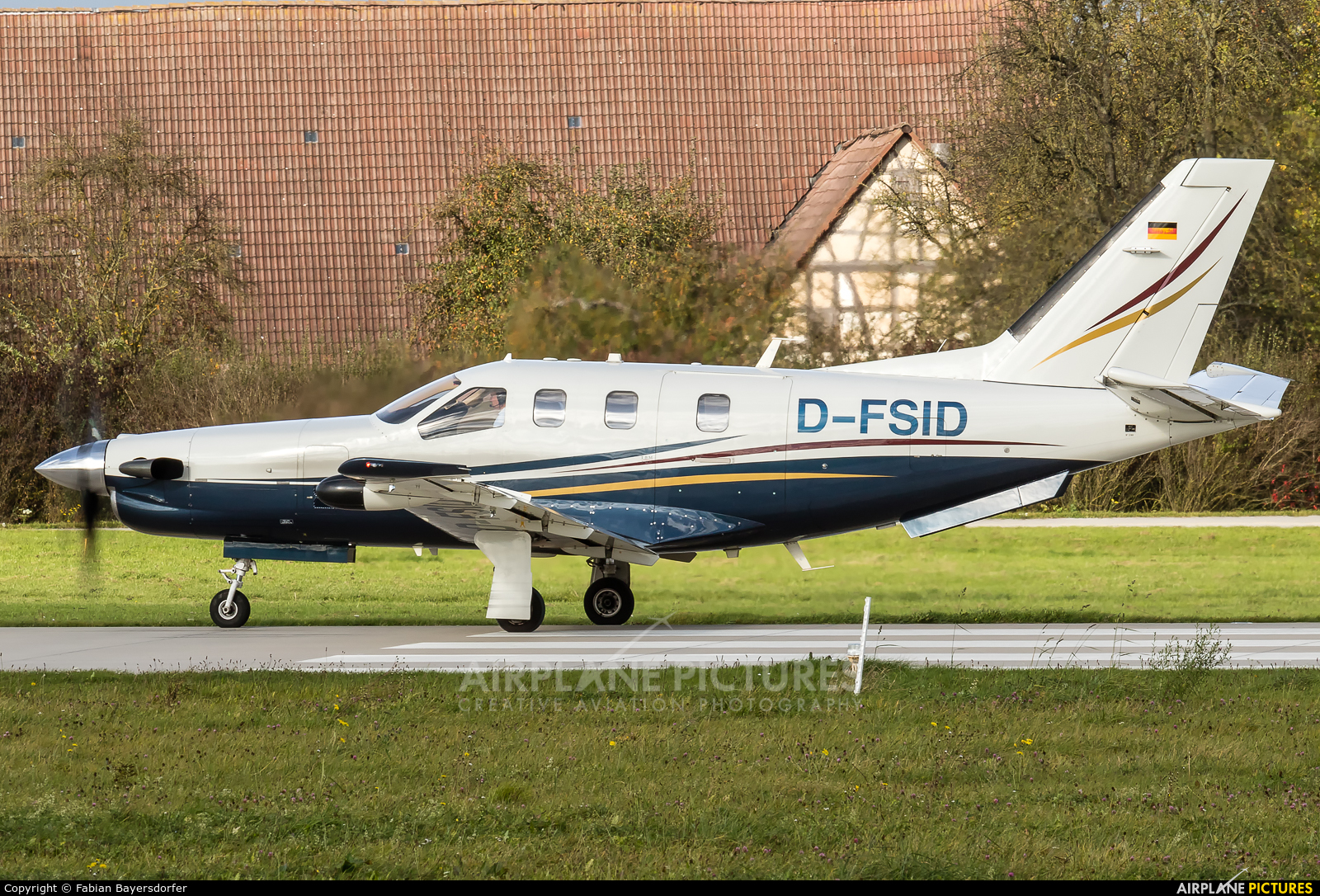 Private D-FSID aircraft at Schwabisch Hall Hessental