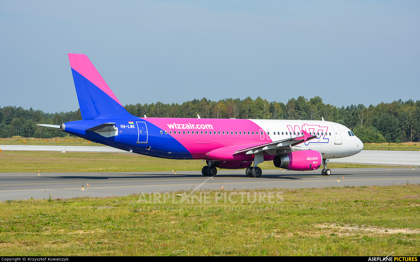 Wizz Air HA-LWE aircraft at Katowice - Pyrzowice
