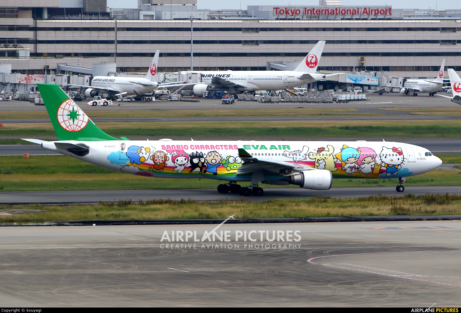 Eva Air B-16332 aircraft at Tokyo - Haneda Intl