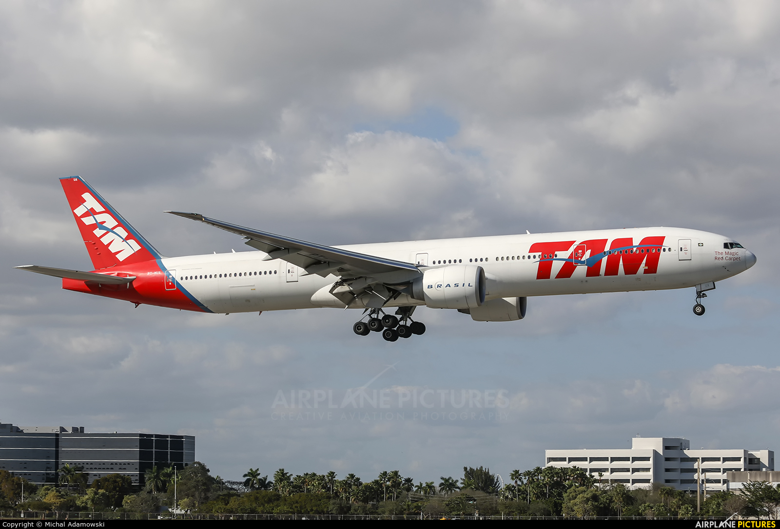 TAM PT-MUA aircraft at Miami Intl