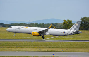 EC-MPV - Vueling Airlines Airbus A321