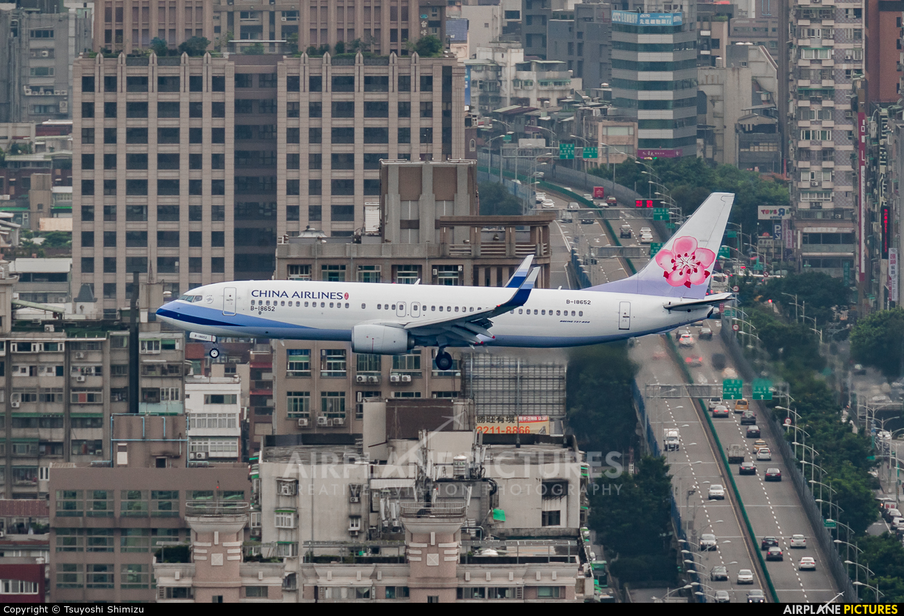 China Airlines B-18652 aircraft at Taipei Sung Shan/Songshan Airport