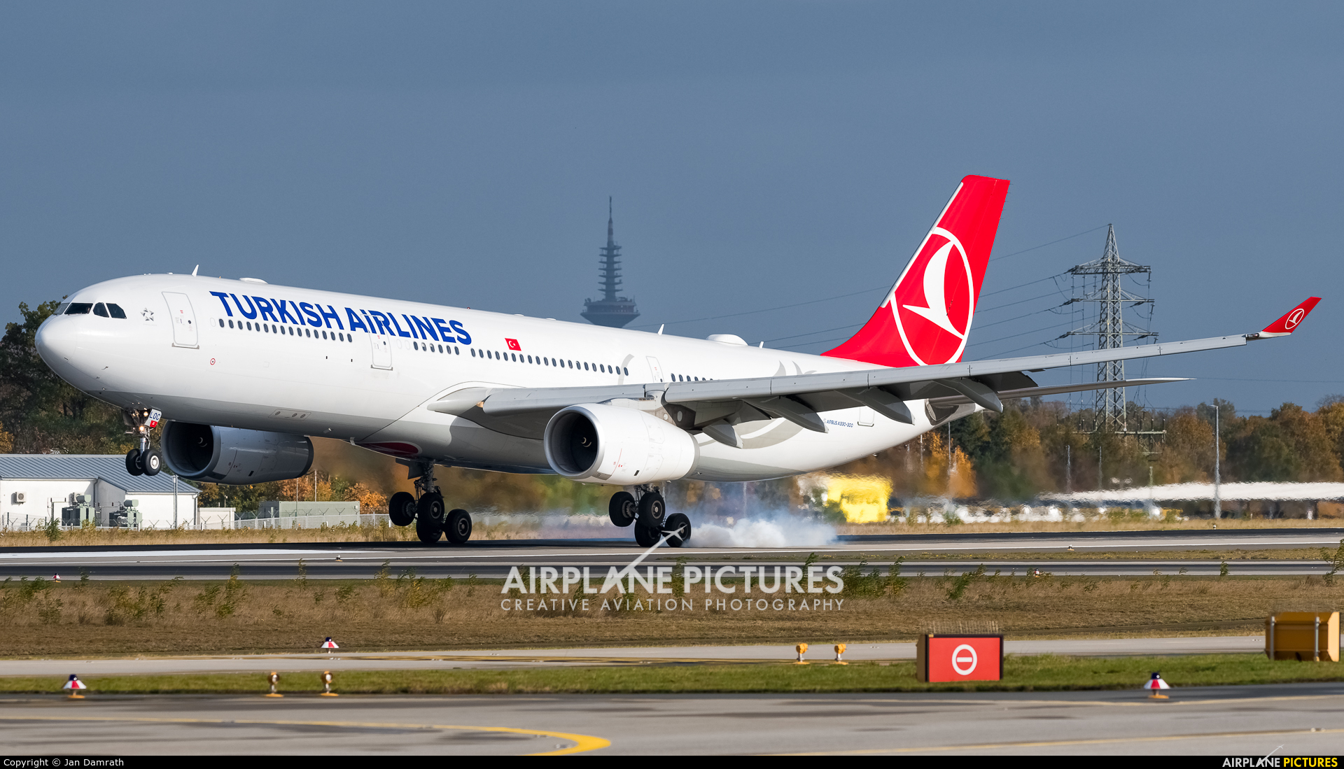 Turkish Airlines TC-LOC aircraft at Frankfurt