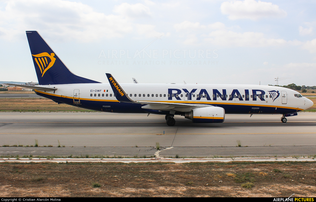 Ryanair EI-DWF aircraft at Alicante - El Altet