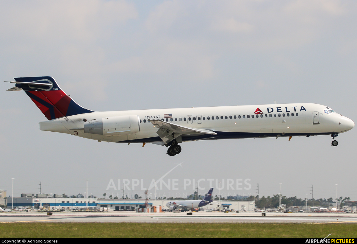 Delta Air Lines N961AT aircraft at Miami Intl