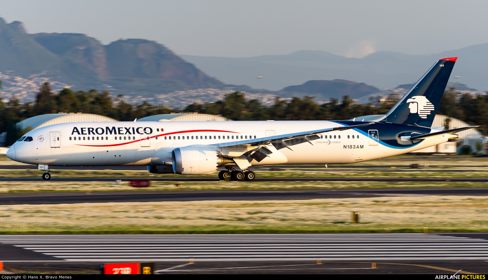 Aeromexico N183AM aircraft at Mexico City - Licenciado Benito Juarez Intl