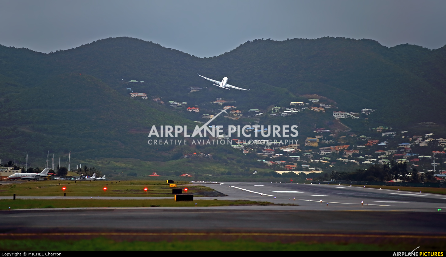 Air France F-GLZP aircraft at Sint Maarten - Princess Juliana Intl