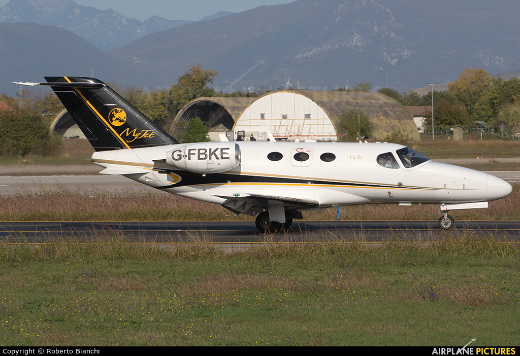 Private G-FBKE aircraft at Verona - Villafranca