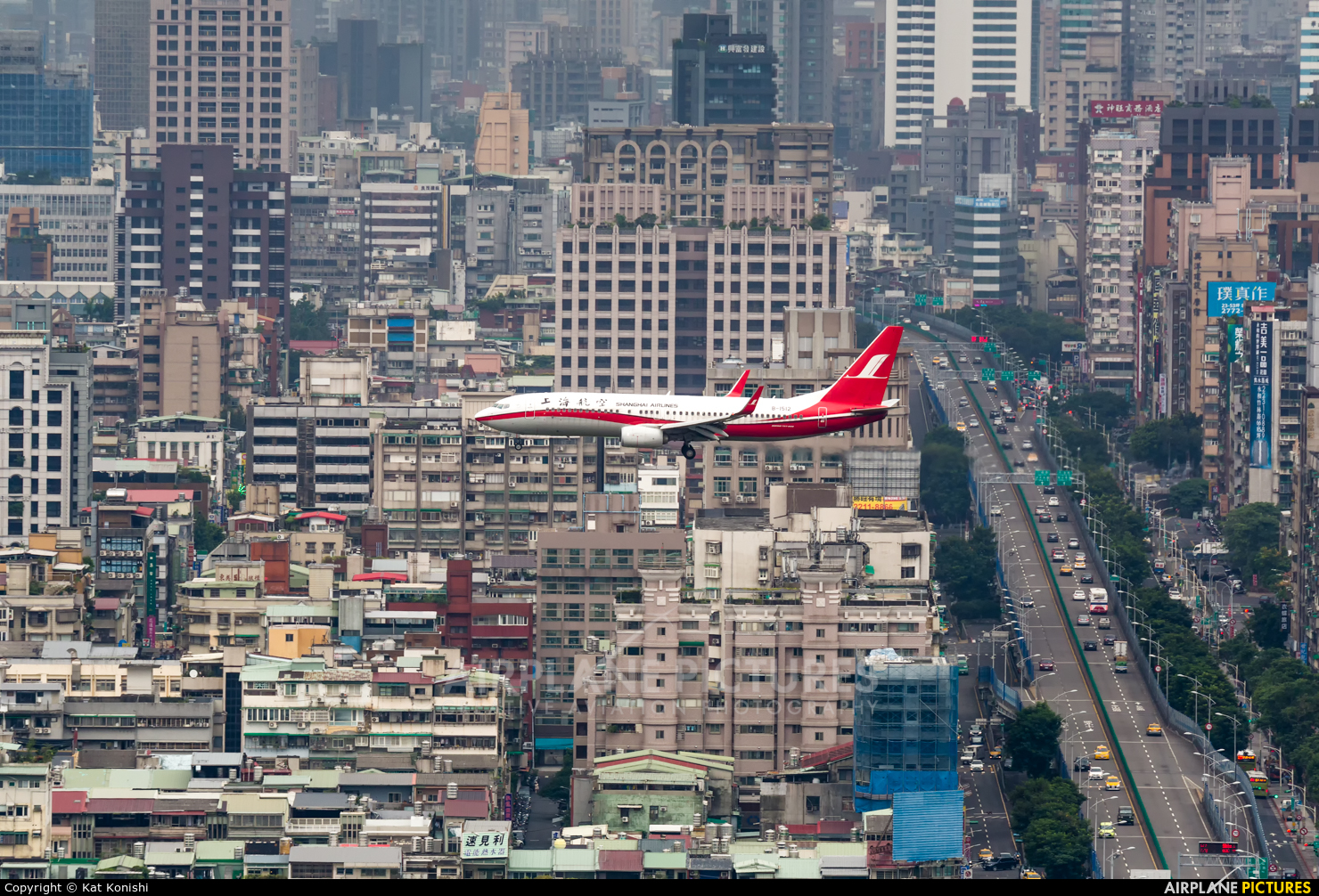 Shanghai Airlines B-1512 aircraft at Taipei Sung Shan/Songshan Airport