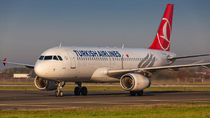 TC-JUJ - Turkish Airlines Airbus A320