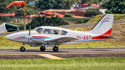 TI-AST - ATASA Piper PA-23 Aztec
