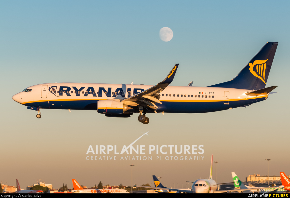 Ryanair EI-FEG aircraft at Lisbon