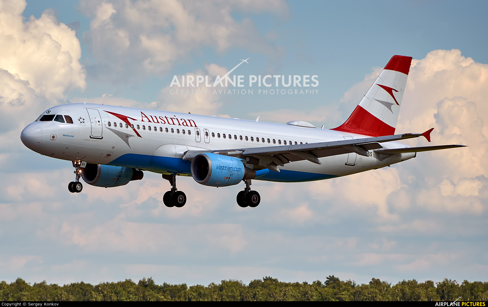 Austrian Airlines/Arrows/Tyrolean OE-LBS aircraft at Moscow - Domodedovo