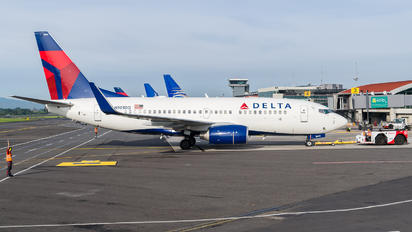 N303DQ - Delta Air Lines Boeing 737-700