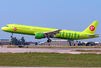 VQ-BQI - S7 Airlines Airbus A321