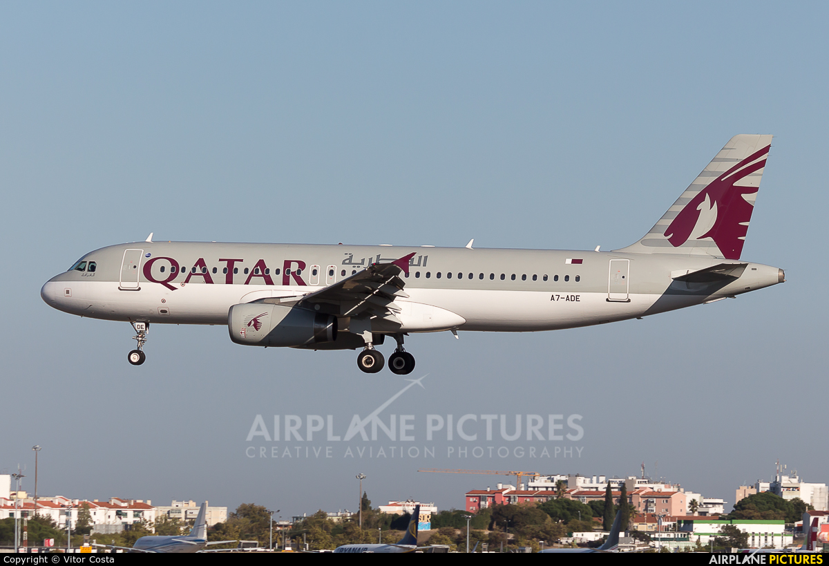 Qatar Airways A7-ADE aircraft at Lisbon
