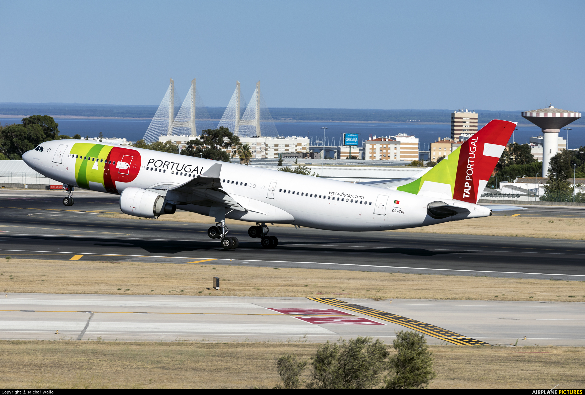 TAP Portugal CS-TOI aircraft at Lisbon