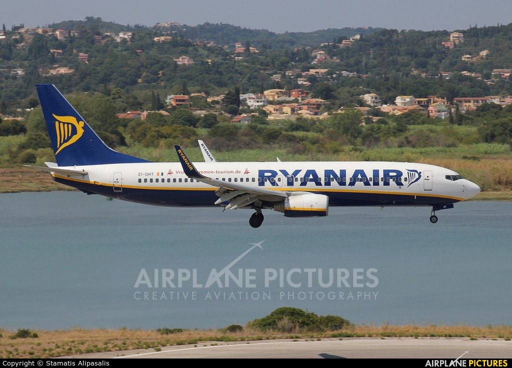Ryanair EI-DHT aircraft at Corfu - Ioannis Kapodistrias