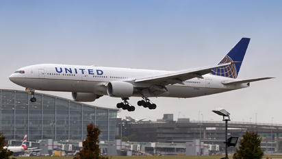 N785UA - United Airlines Boeing 777-200ER