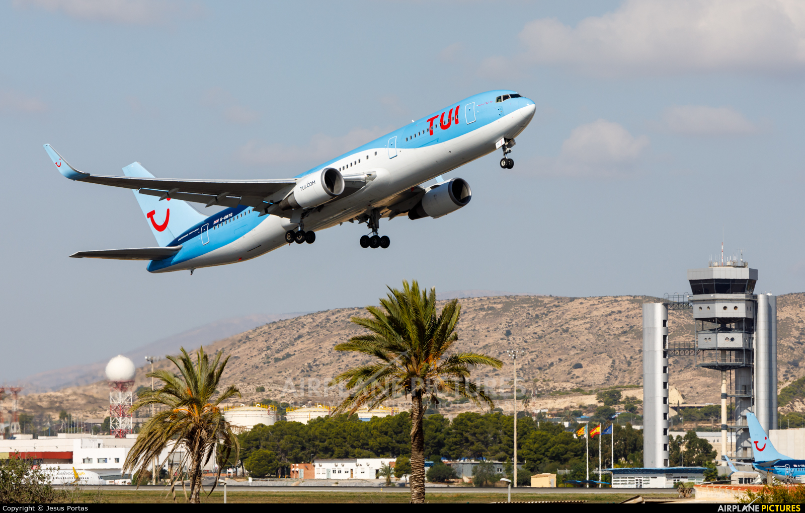 TUI Airways G-OBYG aircraft at Alicante - El Altet