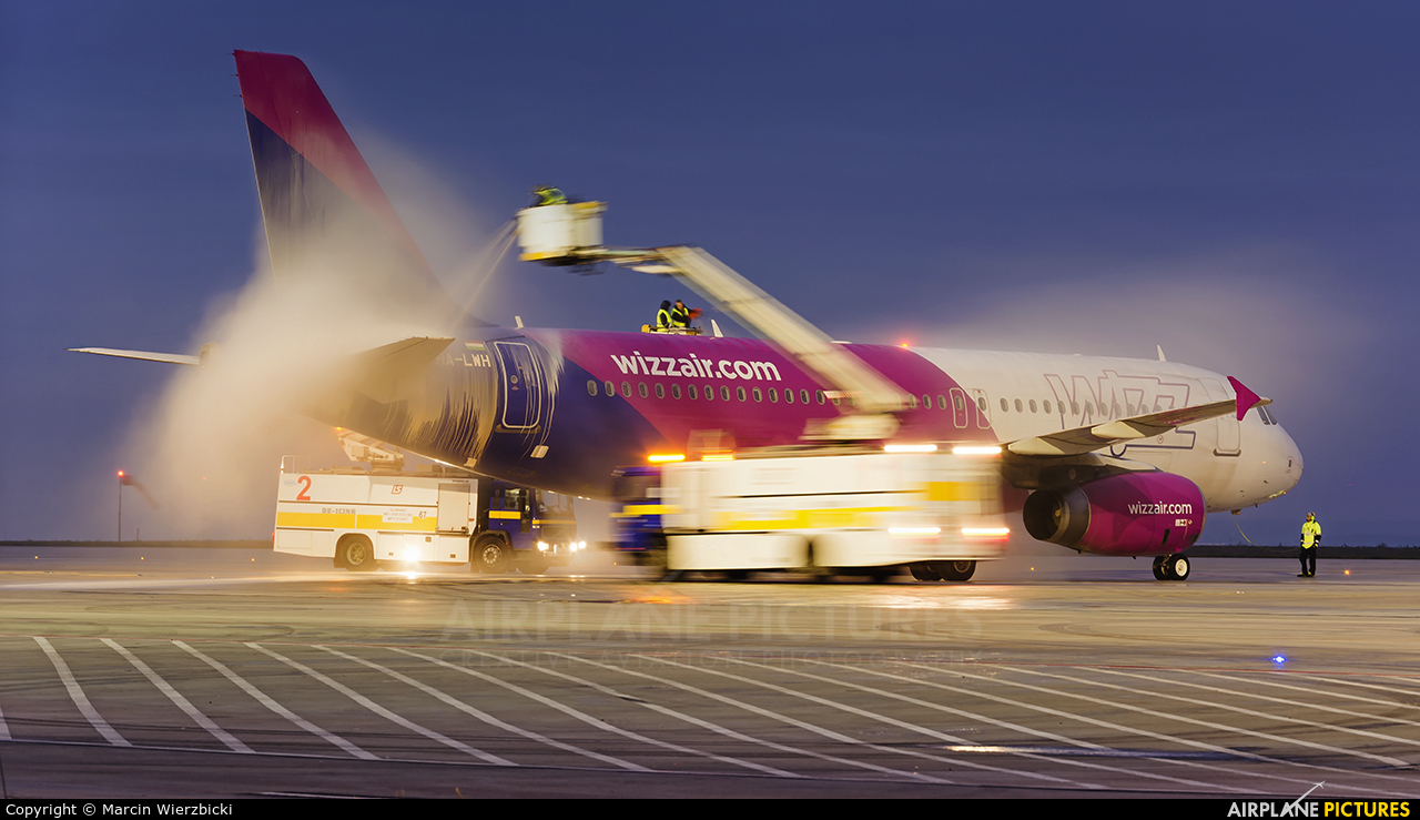 Wizz Air HA-LWH aircraft at Katowice - Pyrzowice
