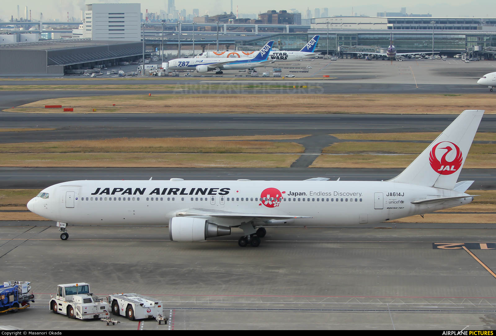 JAL - Japan Airlines JA614J aircraft at Tokyo - Haneda Intl
