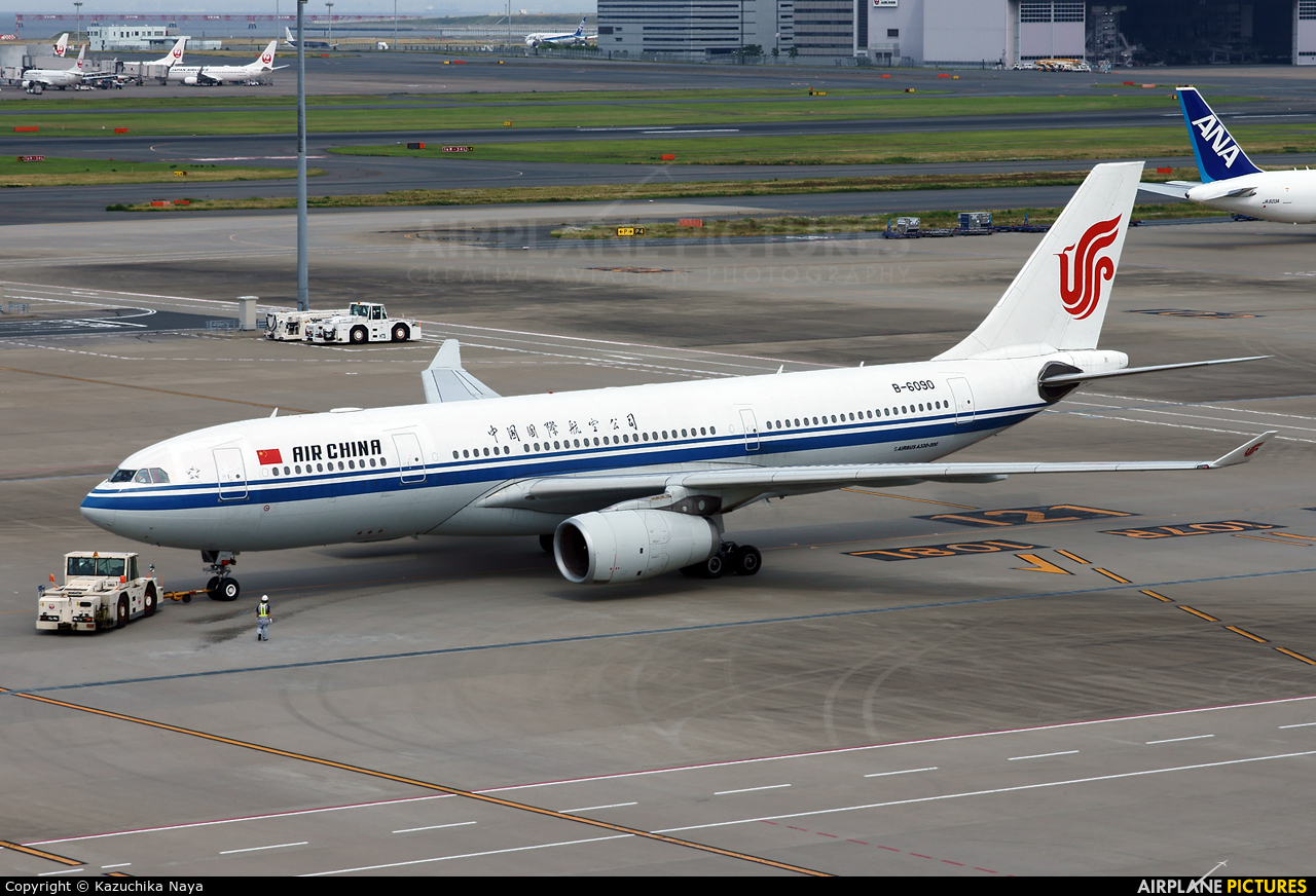 Air China B-6090 aircraft at Tokyo - Haneda Intl