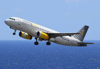 EC-LRA - Vueling Airlines Airbus A320