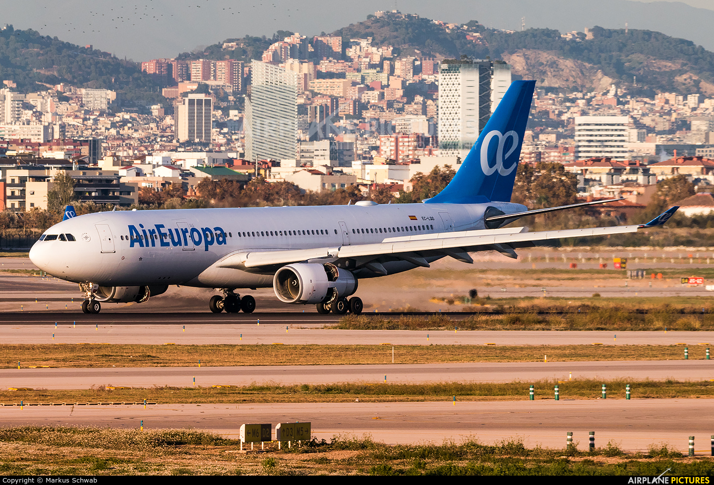 Air Europa EC-LQO aircraft at Barcelona - El Prat