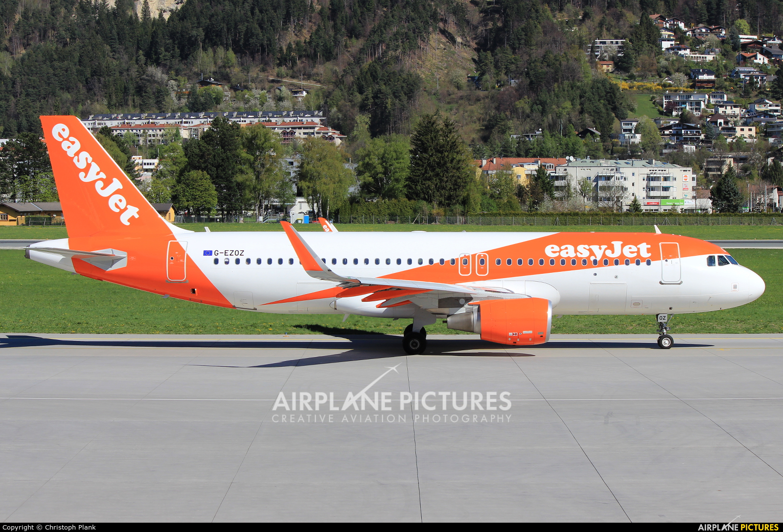 easyJet G-EZOZ aircraft at Innsbruck