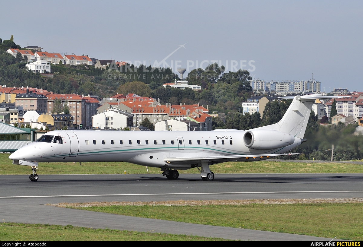Private S5-ACJ aircraft at La Coruña