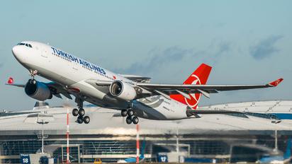 TC-JIP - Turkish Airlines Airbus A330-200
