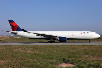 N813NW - Delta Air Lines Airbus A330-300