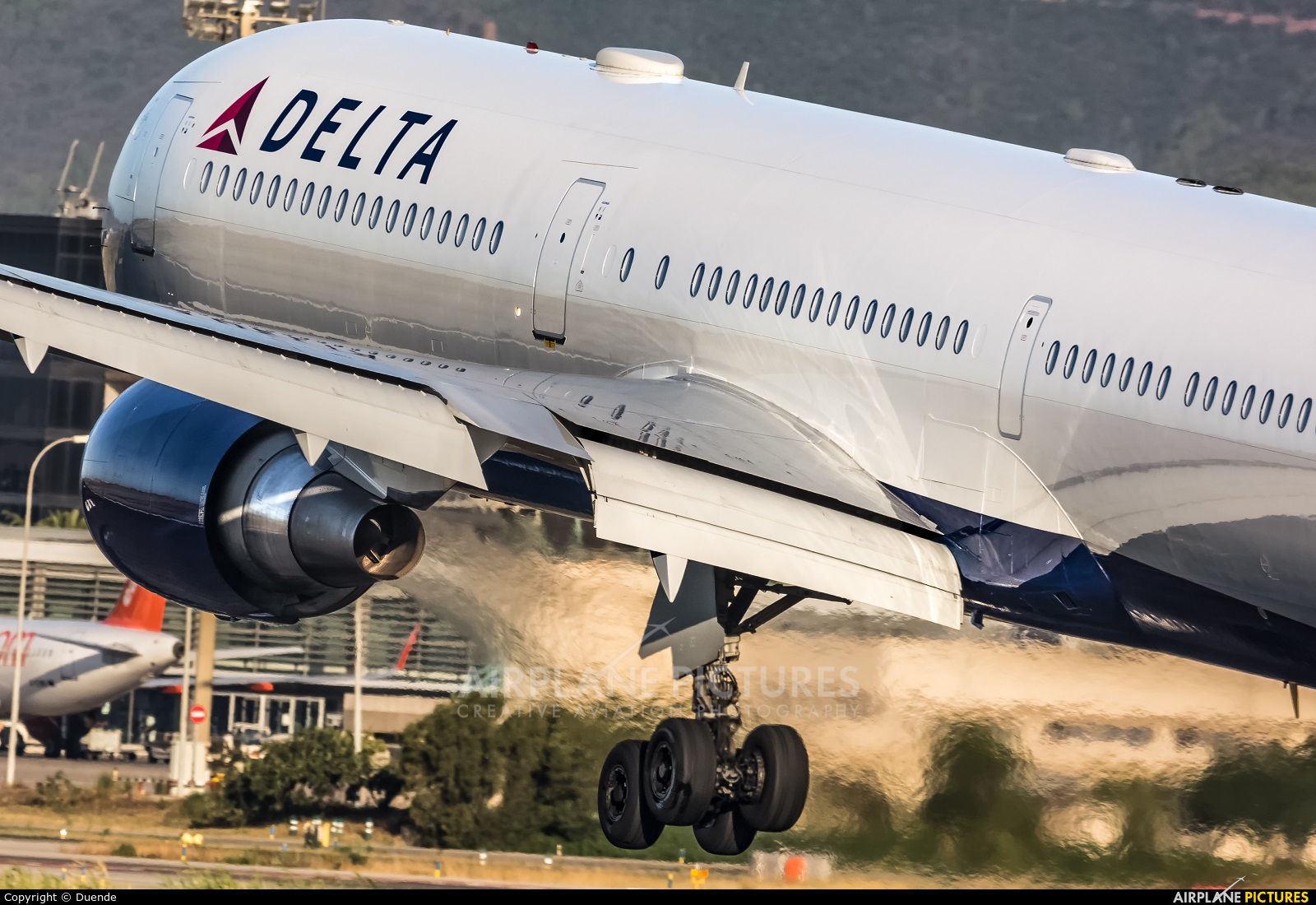 Delta Air Lines N828MH aircraft at Barcelona - El Prat