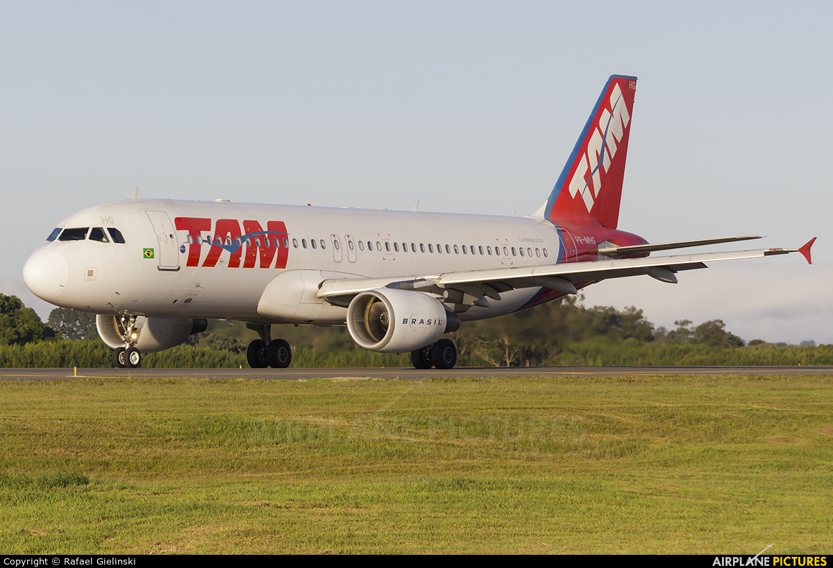 TAM PR-MHG aircraft at Curitiba -  Afonso Pena