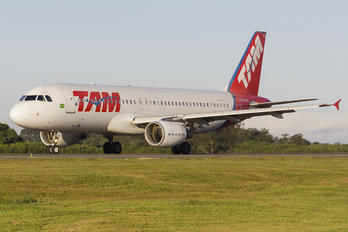 PR-MHG - TAM Airbus A320
