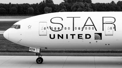 N218UA - United Airlines Boeing 777-200ER