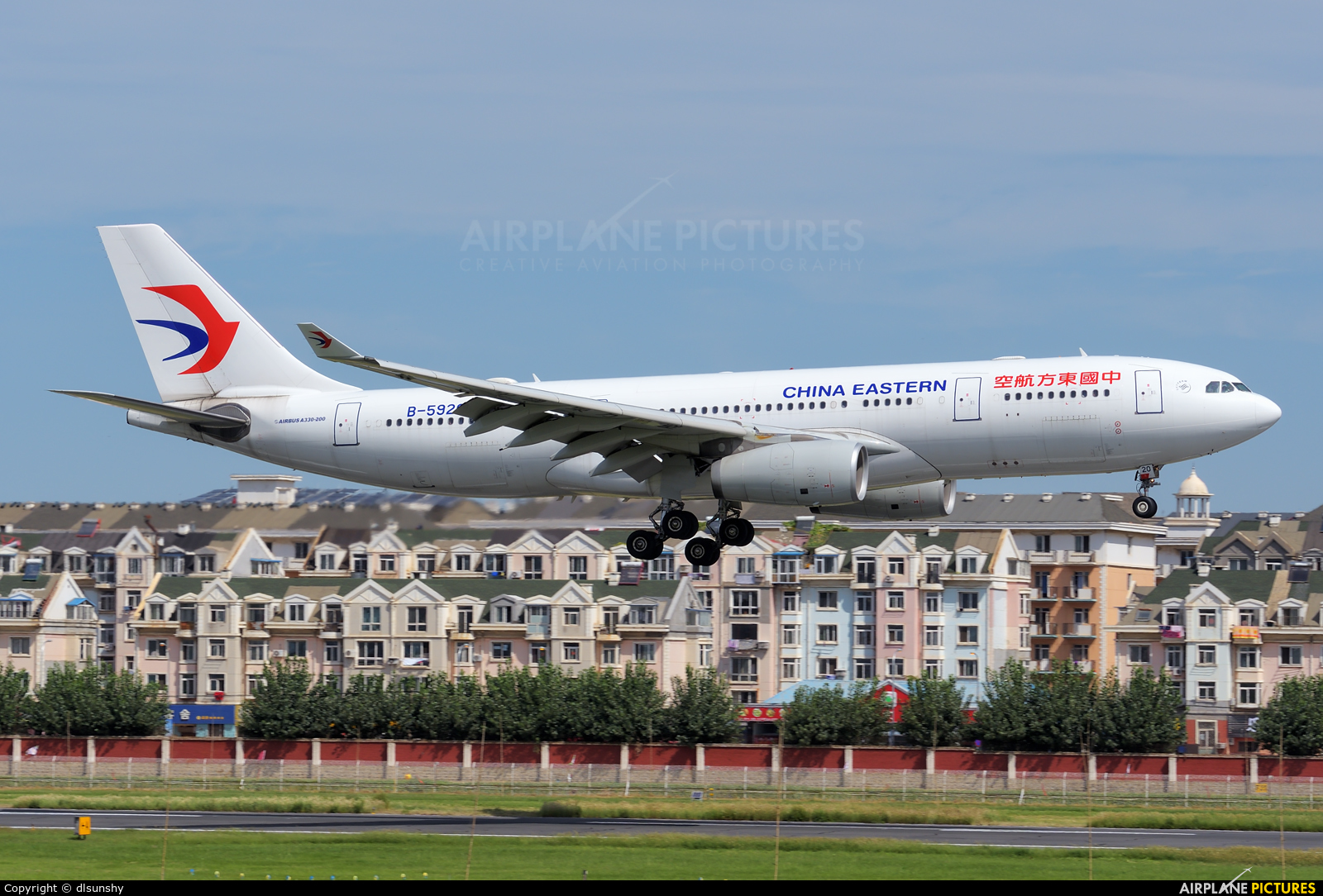 China Eastern Airlines B-5920 aircraft at Dalian Zhoushuizi Int'l