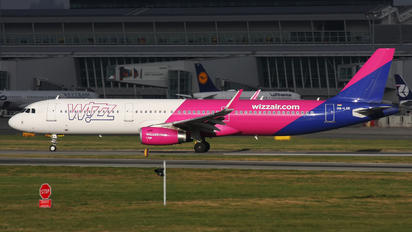 HA-LXK - Wizz Air Airbus A321