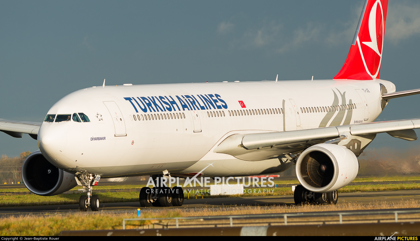 Turkish Airlines TC-JOE aircraft at Paris - Charles de Gaulle