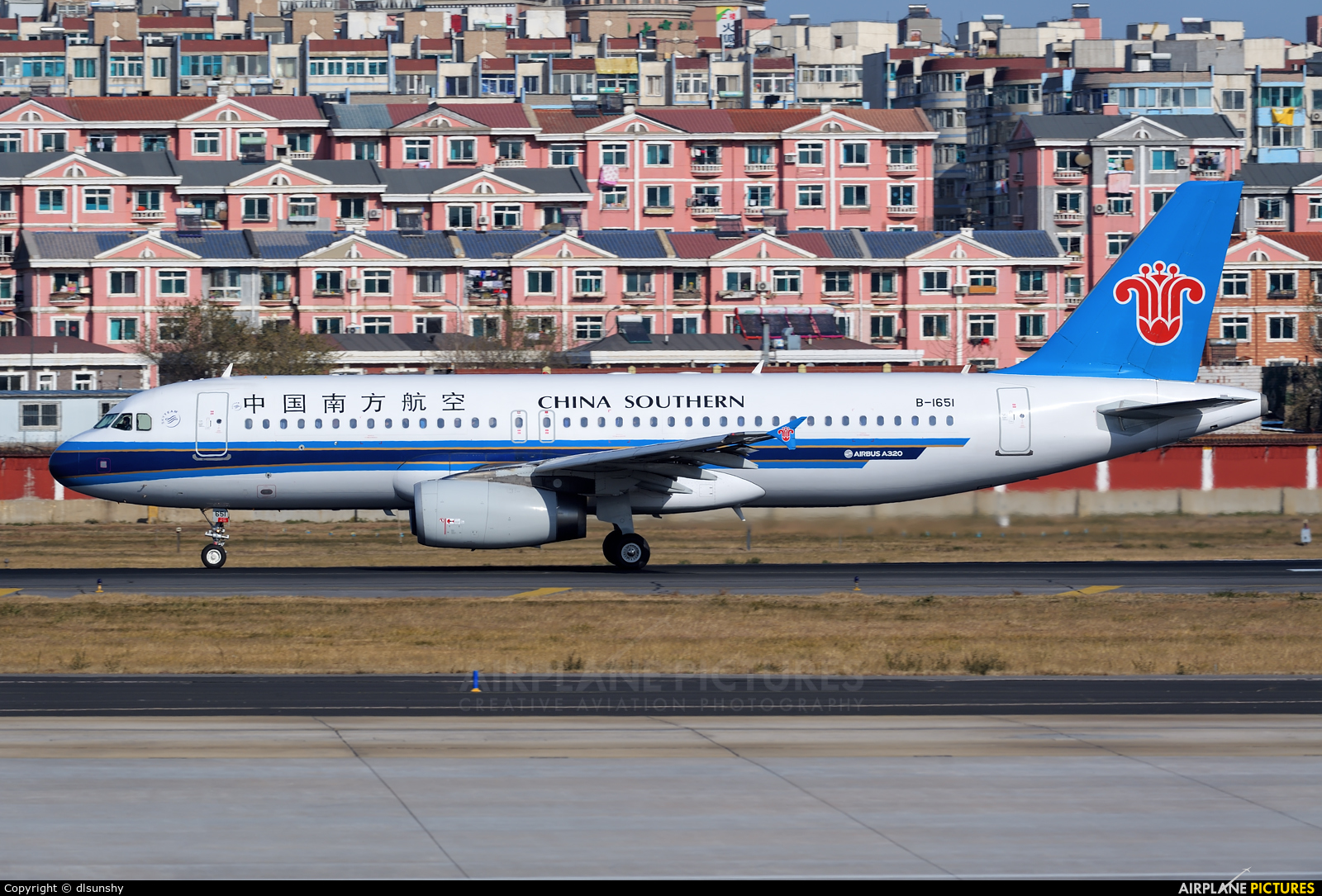 China Southern Airlines B-1651 aircraft at Dalian Zhoushuizi Int'l