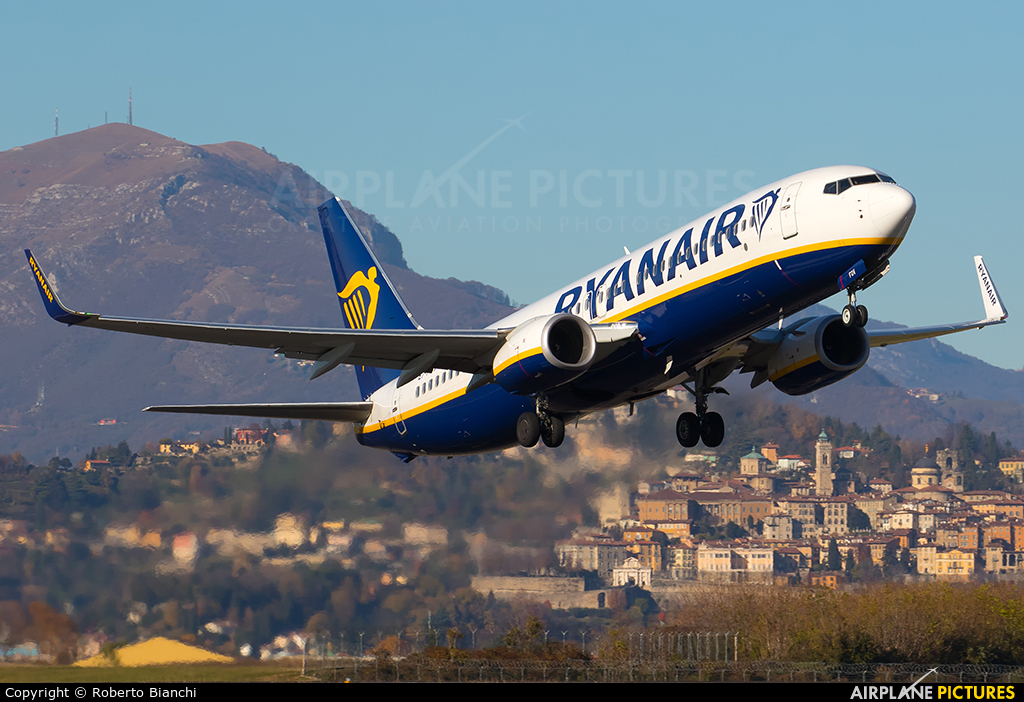 Ryanair EI-FOV aircraft at Bergamo - Orio al Serio