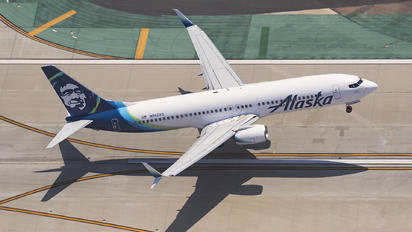 N562AS - Alaska Airlines Boeing 737-800