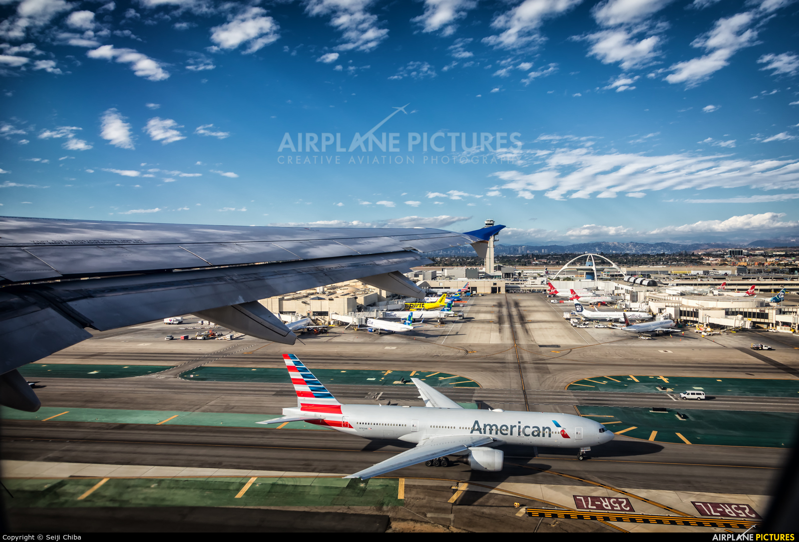 - Airport Overview - aircraft at Los Angeles Intl
