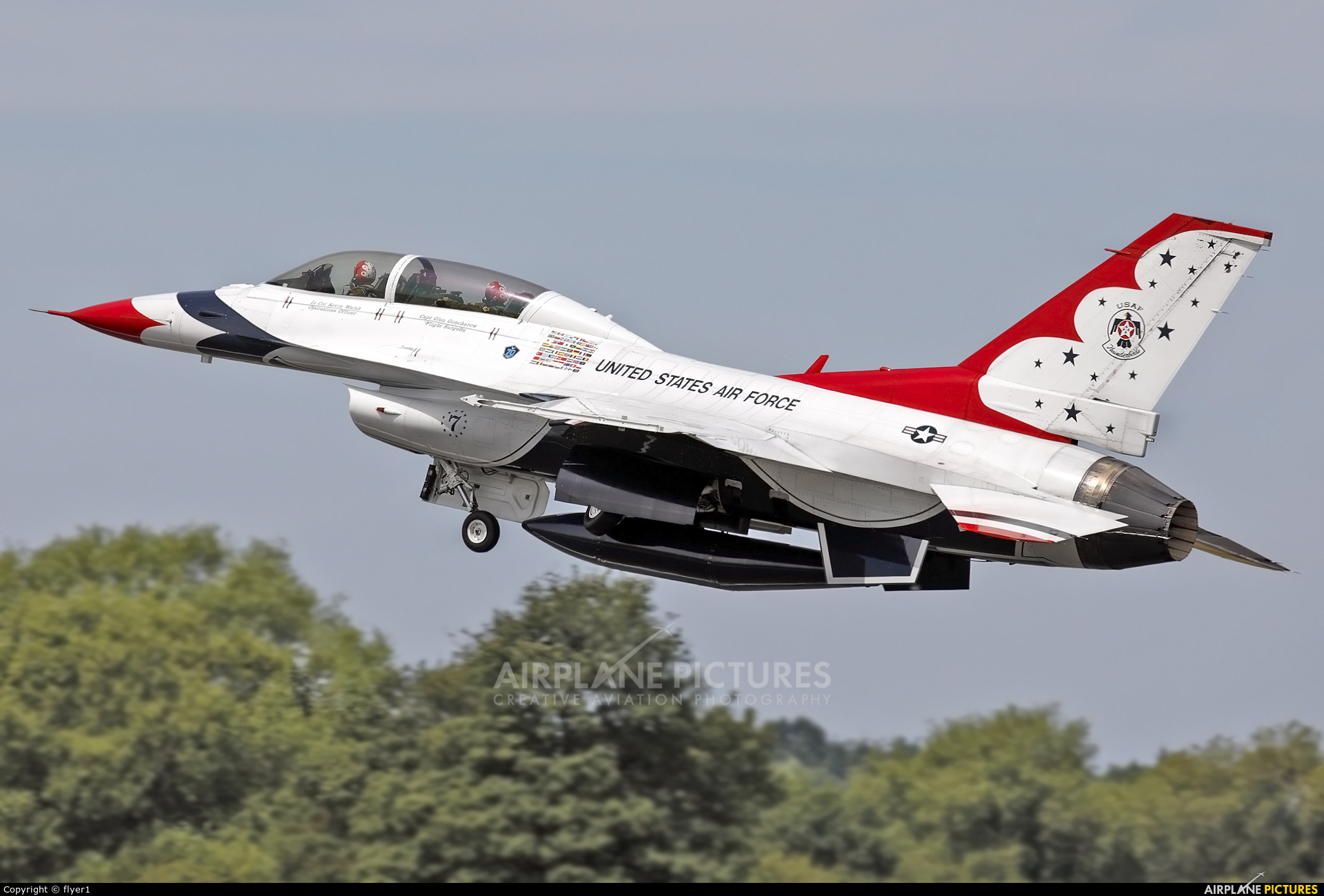 USA - Air Force : Thunderbirds 87-0325 aircraft at Fairford